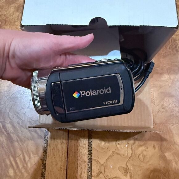 Polaroid DVC-00725F HD Camcorder - Black - Picture 2 of 14